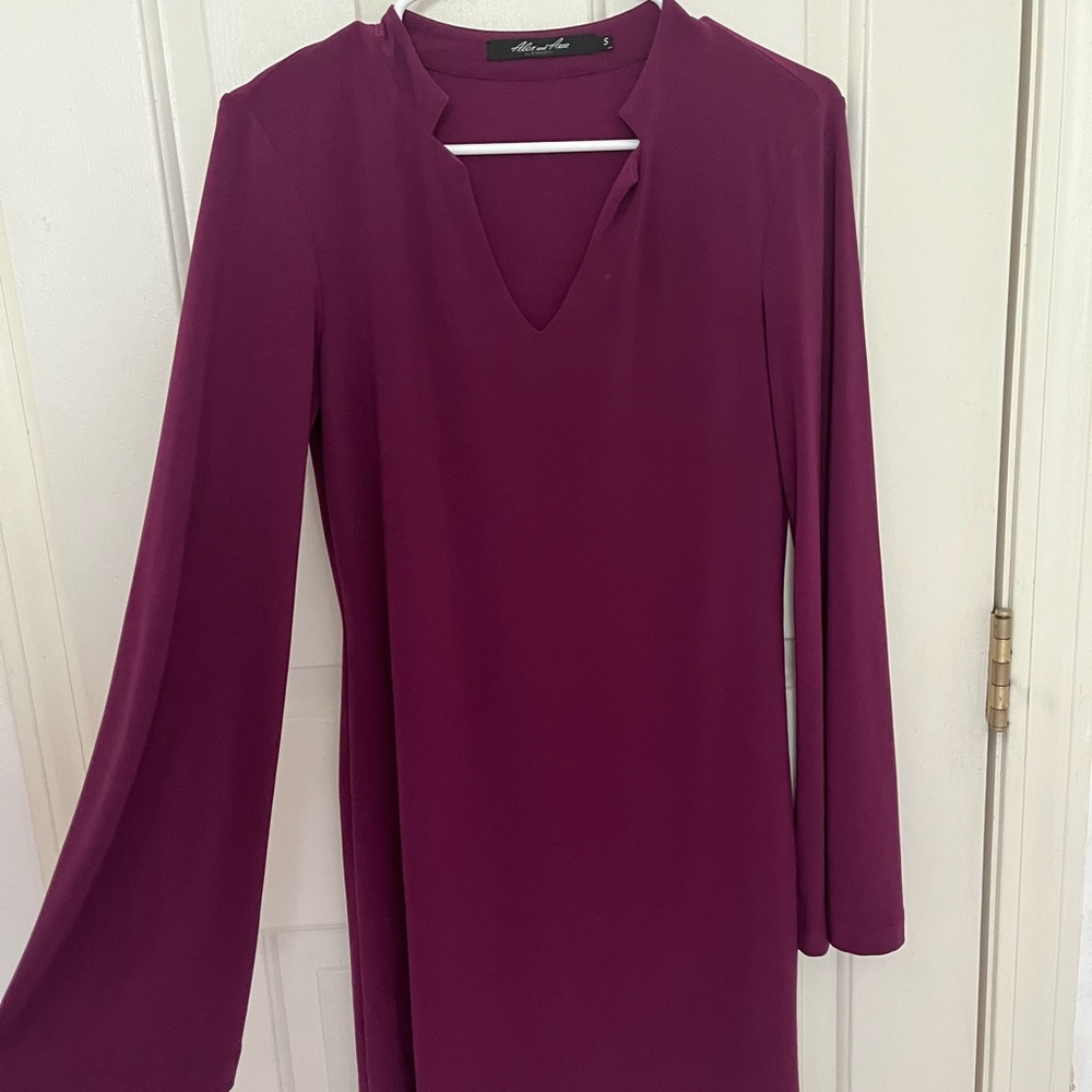 💜70s-style bell sleeve dress!